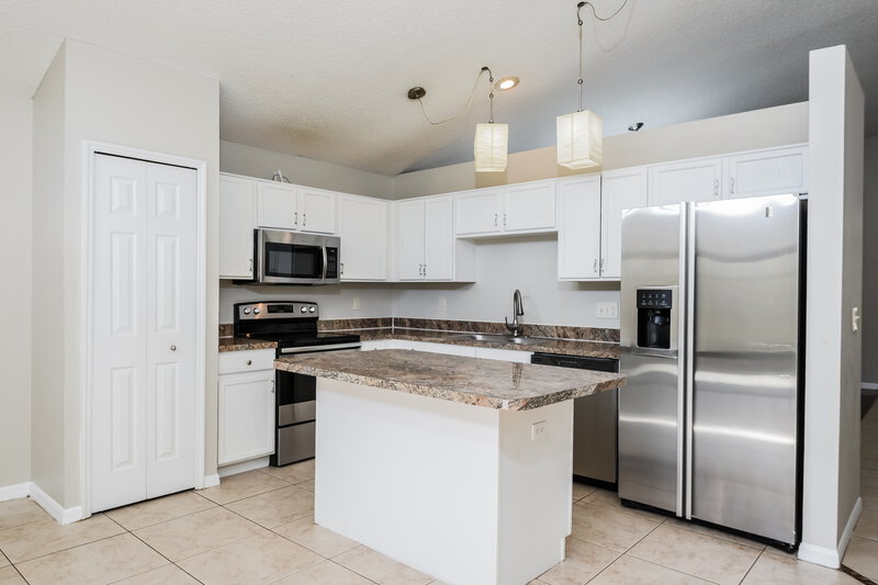 2,390/Mo, 4331 Boca Woods Dr Orlando, FL 32826 Kitchen View
