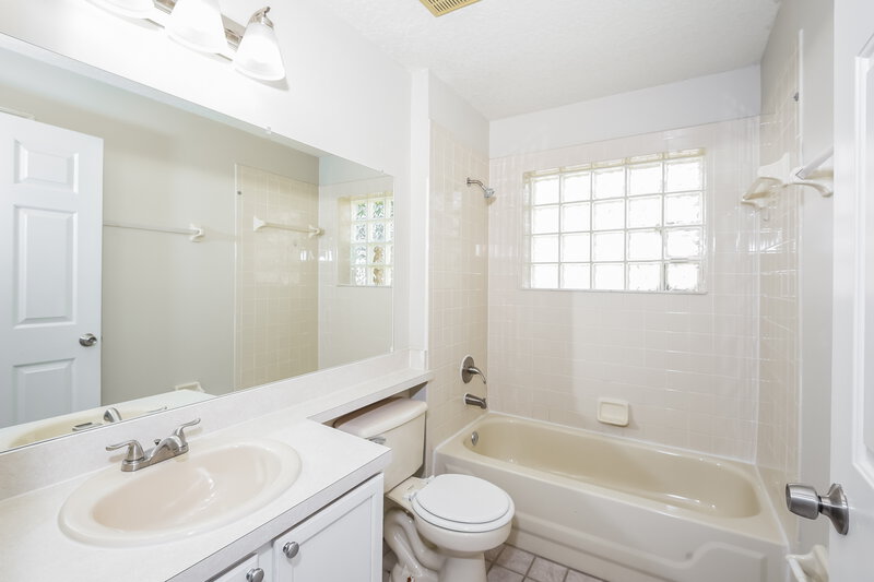 2,390/Mo, 4331 Boca Woods Dr Orlando, FL 32826 Bathroom View