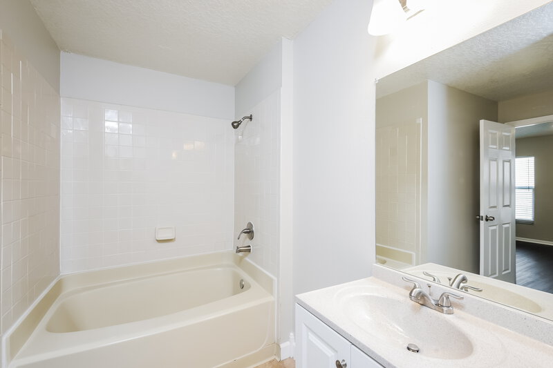 2,390/Mo, 4331 Boca Woods Dr Orlando, FL 32826 Bathroom View 2