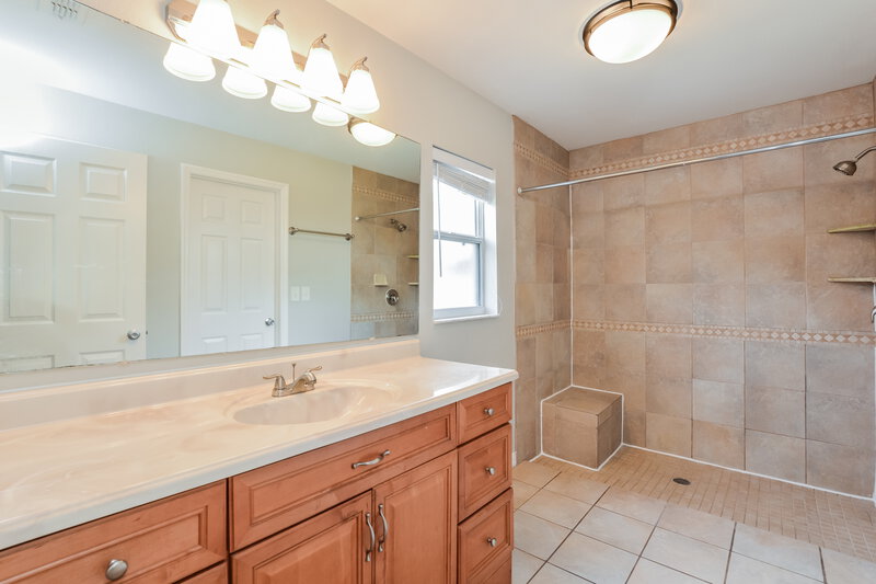 3,500/Mo, 12131 Goldenstar Ln Clermont, FL 34711 Main Bathroom View