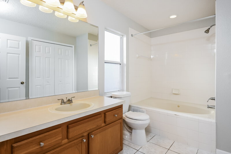 1,735/Mo, 116 Coconut Grove Way Kissimmee, FL 34758 Main Bathroom View