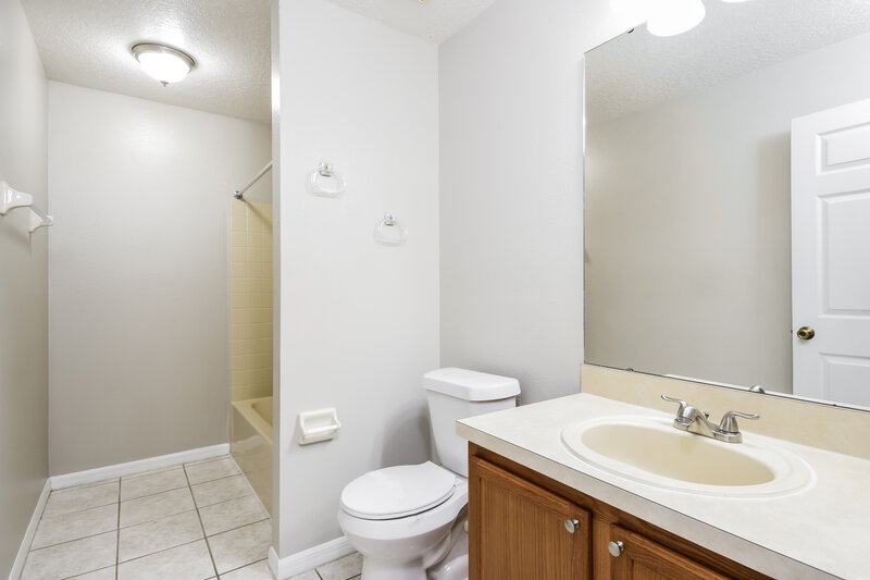 1,735/Mo, 116 Coconut Grove Way Kissimmee, FL 34758 Bathroom View