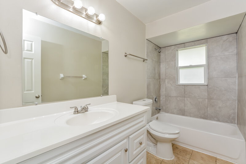 2,585/Mo, 1177 La Mesa Ave Winter Springs, FL 32708 Main Bathroom View