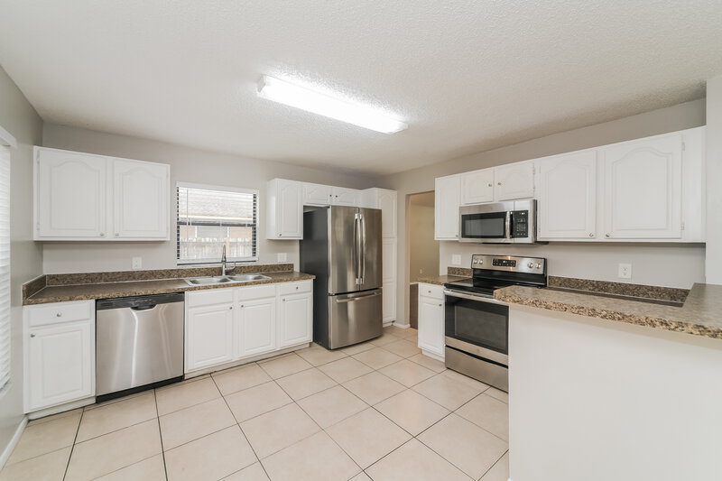 2,195/Mo, 2733 Peggy Dr Kissimmee, FL 34744 Kitchen View