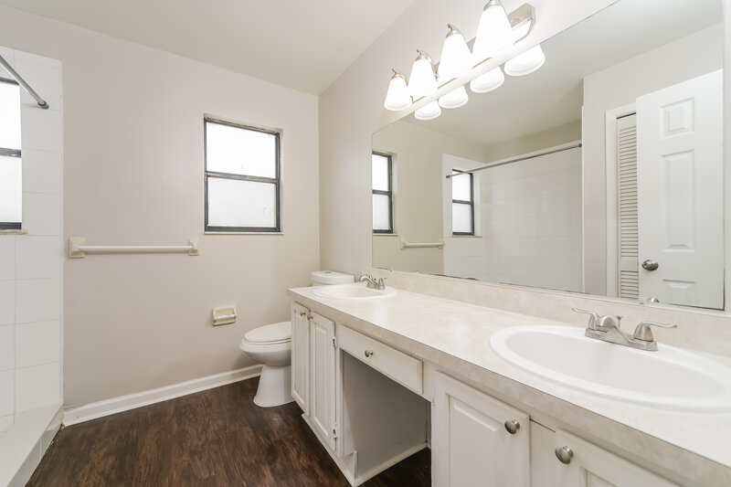 2,195/Mo, 2733 Peggy Dr Kissimmee, FL 34744 Main Bathroom View