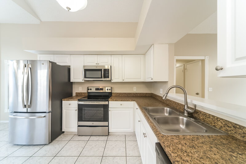 2,260/Mo, 13539 Texas Woods Cir Orlando, FL 32824 Kitchen View