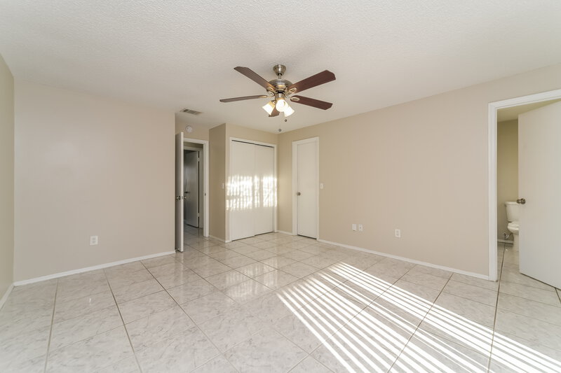 2,260/Mo, 13539 Texas Woods Cir Orlando, FL 32824 Main Bedroom View 2