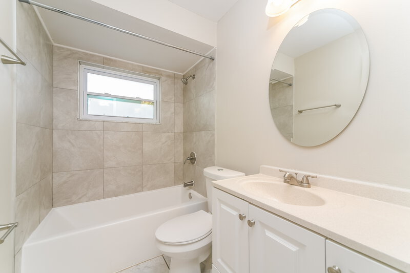 2,260/Mo, 13539 Texas Woods Cir Orlando, FL 32824 Bathroom View