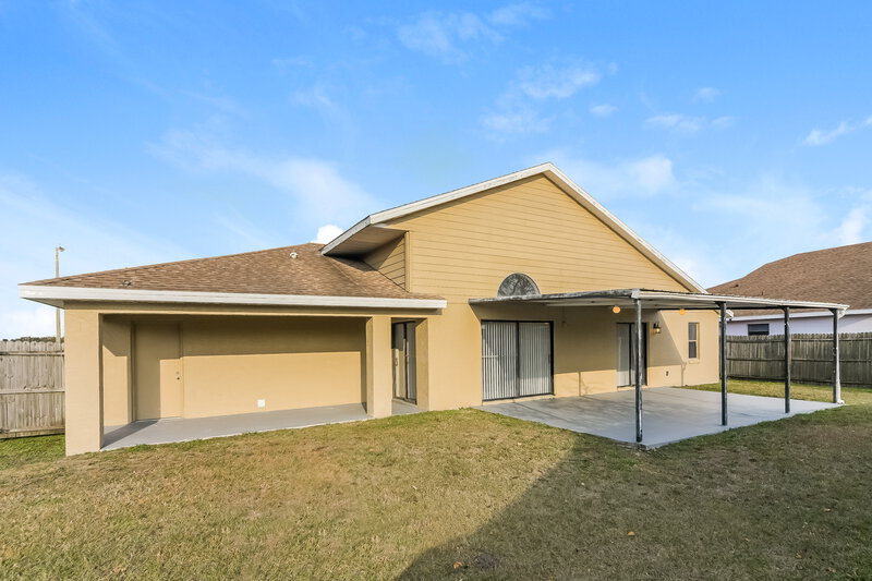 2,260/Mo, 13539 Texas Woods Cir Orlando, FL 32824 Rear View