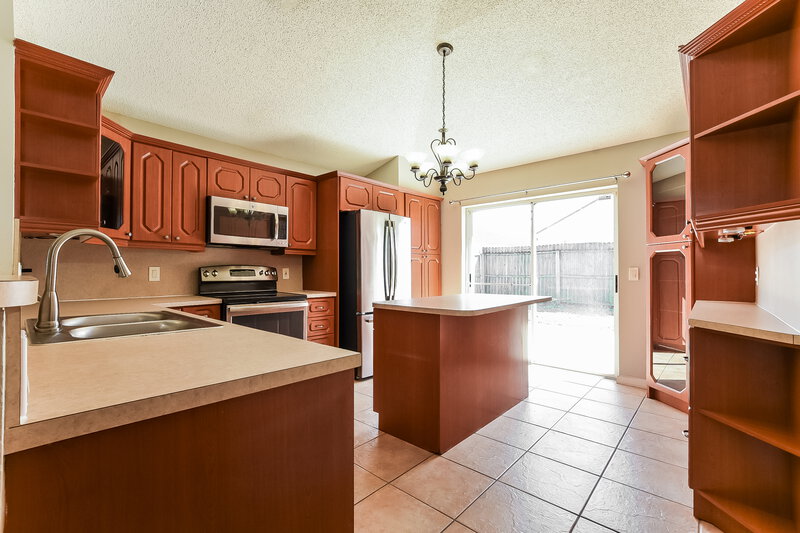 2,300/Mo, 7909 Harbor Bend Cir Orlando, FL 32822 Kitchen View