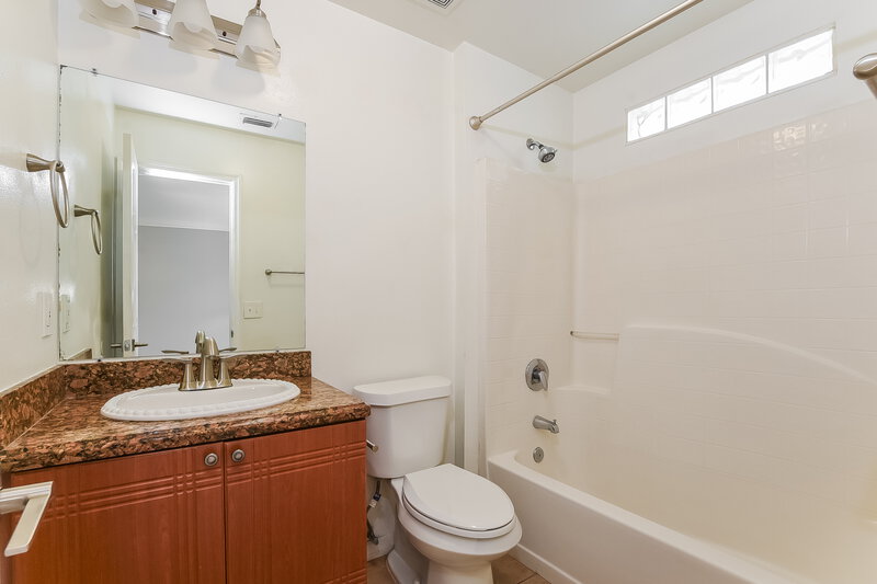 2,300/Mo, 7909 Harbor Bend Cir Orlando, FL 32822 Main Bathroom View