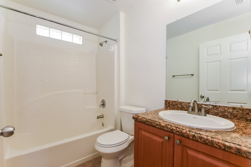 2,300/Mo, 7909 Harbor Bend Cir Orlando, FL 32822 Bathroom View