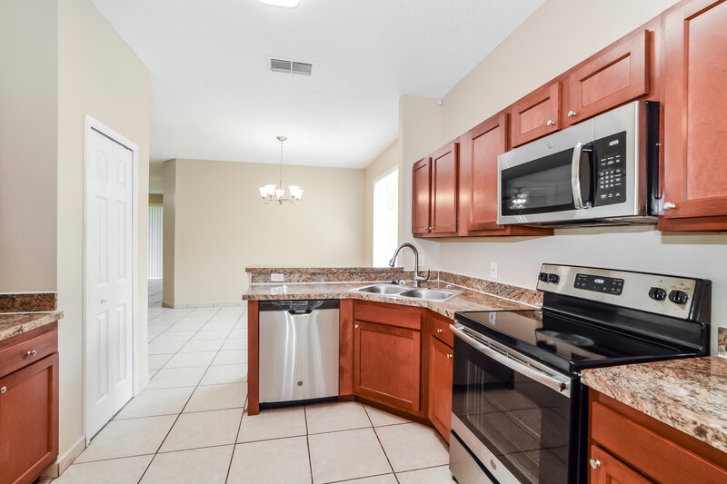 2,330/Mo, 4059 Boca Woods Dr Orlando, FL 32826 Kitchen View 2