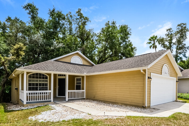 0/Mo, 996 Maple Ct Apopka, FL 32703 Front View