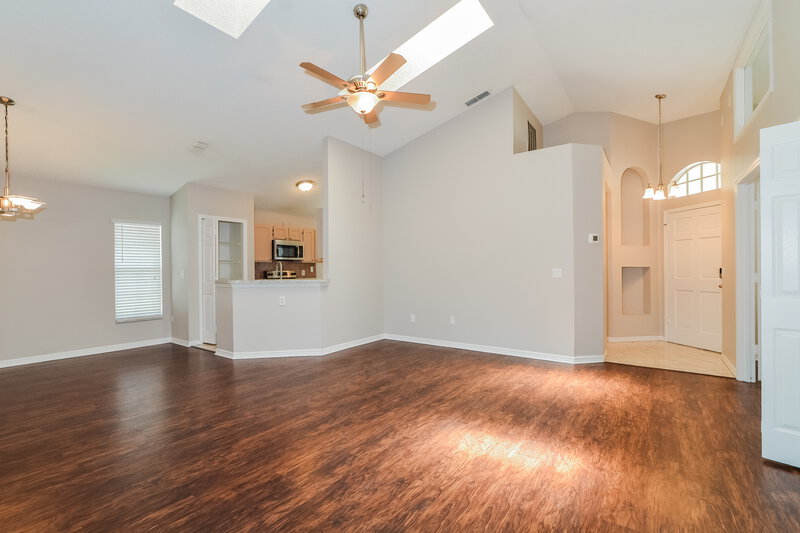 0/Mo, 996 Maple Ct Apopka, FL 32703 Living Room View
