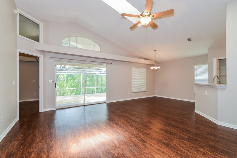 0/Mo, 996 Maple Ct Apopka, FL 32703 Living Room View 2