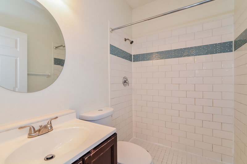 0/Mo, 996 Maple Ct Apopka, FL 32703 Bathroom View