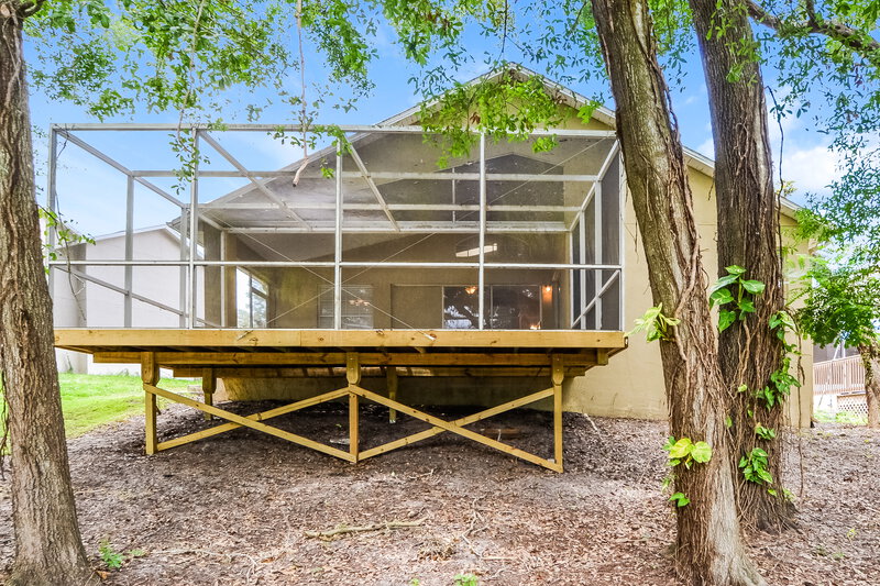 0/Mo, 996 Maple Ct Apopka, FL 32703 Rear View