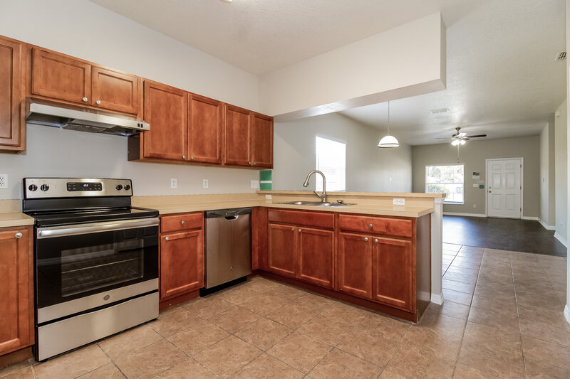 2,260/Mo, 119 Parker Cove Ct Ocoee, FL 34761 Kitchen View