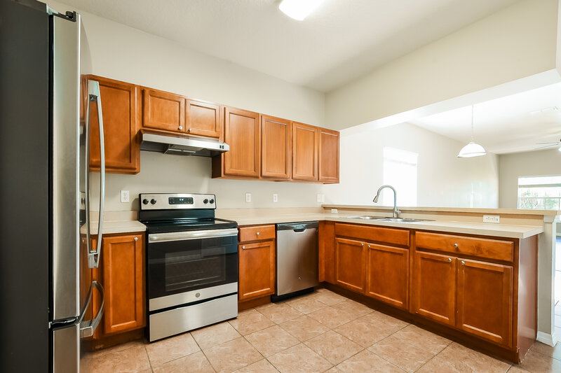 2,300/Mo, 119 Parker Cove Ct Ocoee, FL 34761 Kitchen View