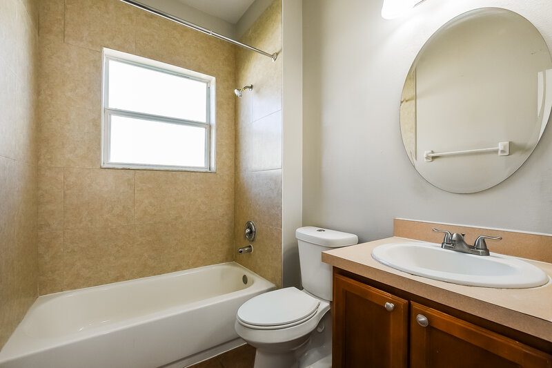 2,300/Mo, 119 Parker Cove Ct Ocoee, FL 34761 Bathroom View