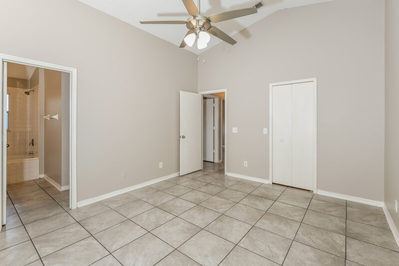 2,220/Mo, 13611 Glasser Ave Orlando, FL 32826 Main Bedroom View 2