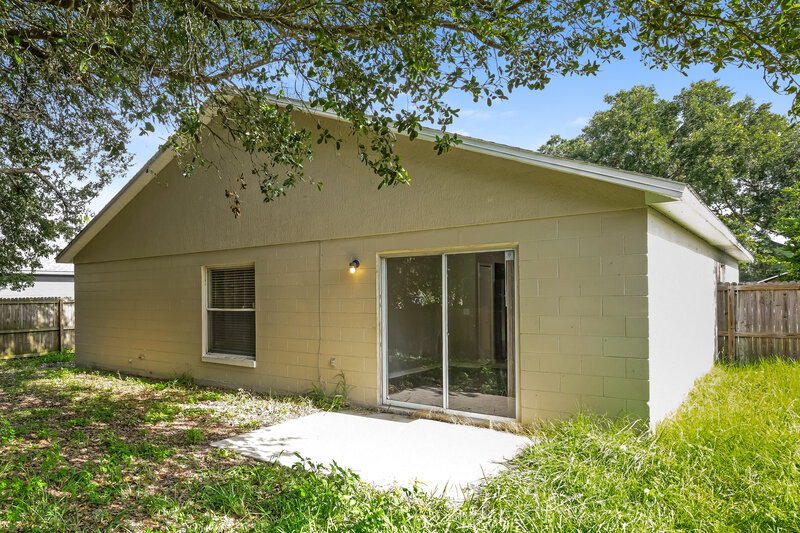 2,220/Mo, 13611 Glasser Ave Orlando, FL 32826 Rear View