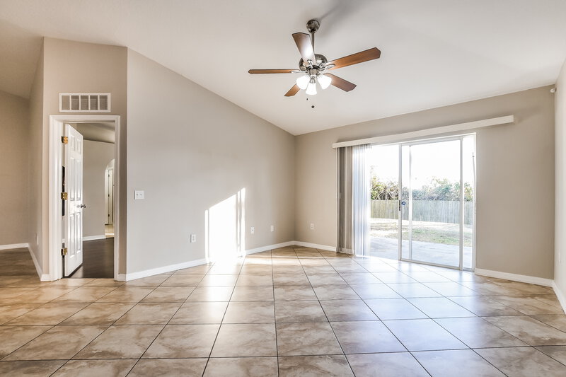 1,935/Mo, 5390 Silver Thistle Ln Saint Cloud, FL 34772 Living Room View