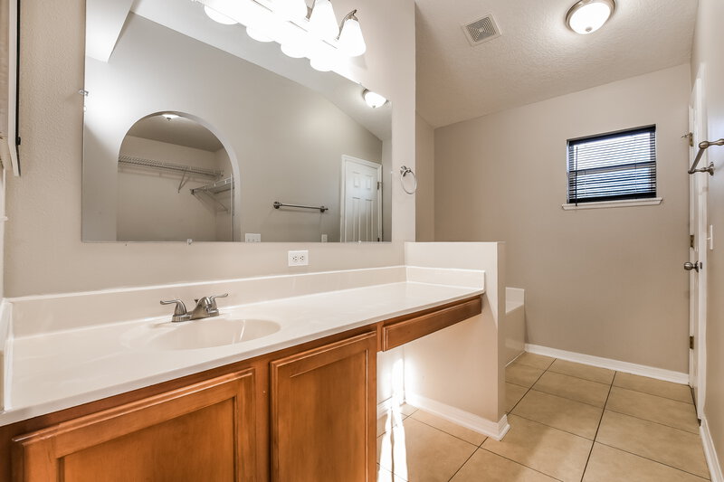 1,935/Mo, 5390 Silver Thistle Ln Saint Cloud, FL 34772 Main Bathroom View