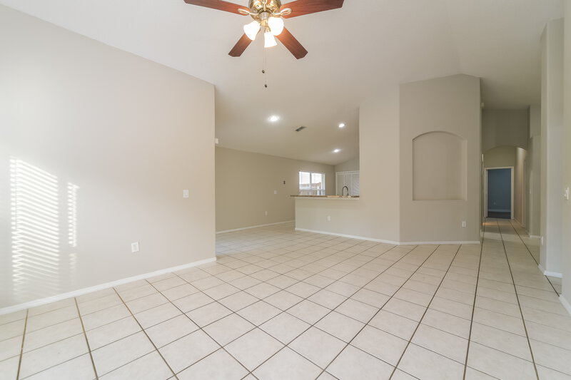 2,475/Mo, 1802 Meadow Pond Way Orlando, FL 32824 Living Room View 2