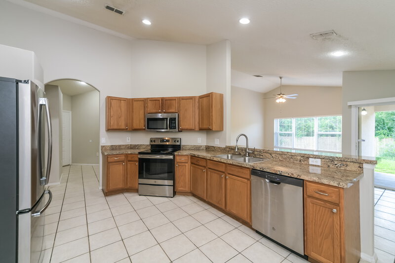2,475/Mo, 1802 Meadow Pond Way Orlando, FL 32824 Kitchen View