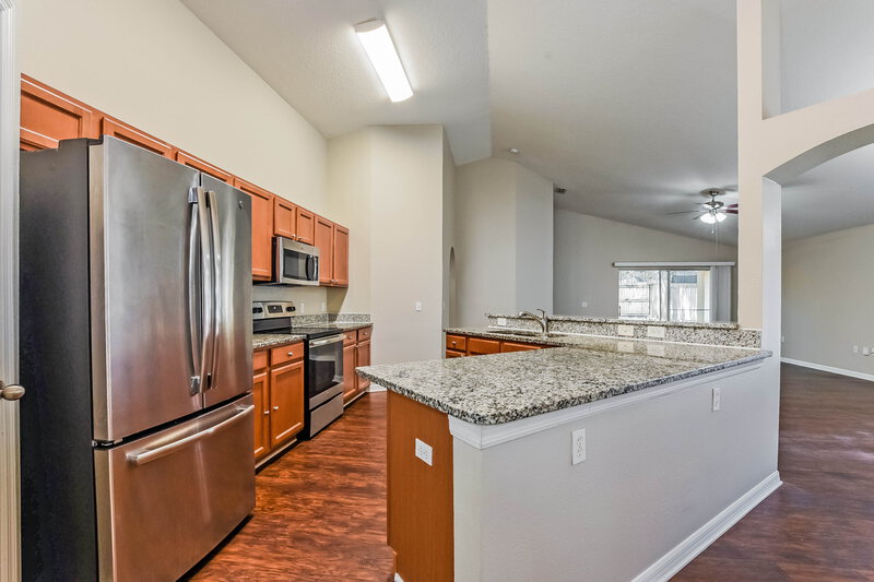 2,540/Mo, 14862 Lady Victoria Blvd Orlando, FL 32826 Kitchen View