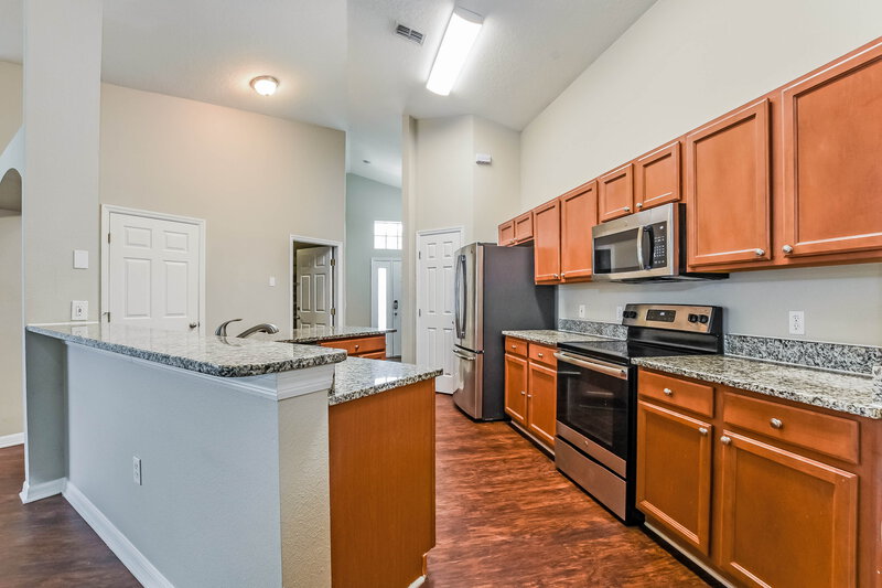 2,540/Mo, 14862 Lady Victoria Blvd Orlando, FL 32826 Kitchen View 2