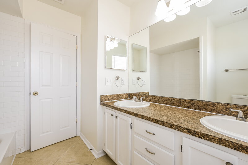 2,730/Mo, 10051 Sandbar St Orlando, FL 32825 Bathroom View