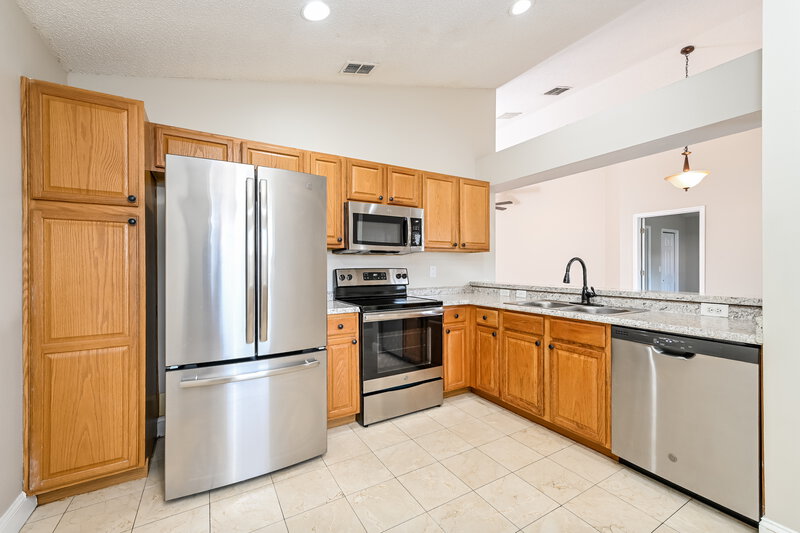 2,380/Mo, 5821 Rywood Dr Orlando, FL 32810 Kitchen View