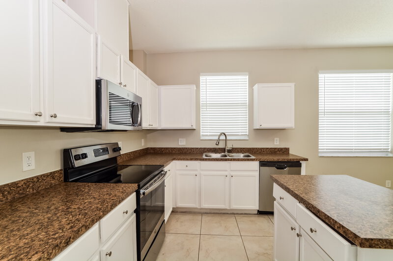 2,125/Mo, 2725 Eagle Glen Cir Kissimmee, FL 34746 Kitchen View