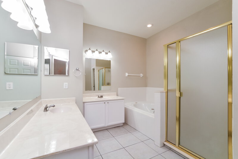 2,125/Mo, 2725 Eagle Glen Cir Kissimmee, FL 34746 Main Bathroom View