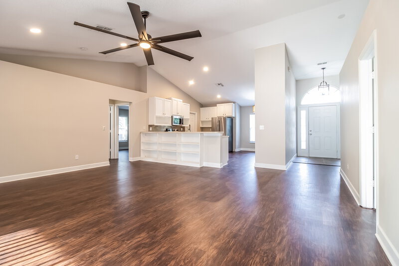 2,980/Mo, 297 Bent Oak Ct Leesburg, FL 34748 Living Room View 2