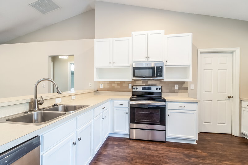 2,980/Mo, 297 Bent Oak Ct Leesburg, FL 34748 Kitchen View