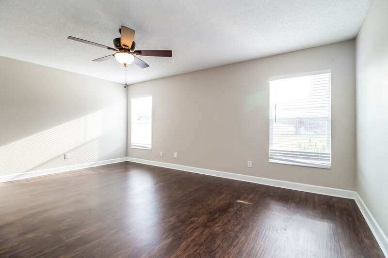 2,980/Mo, 297 Bent Oak Ct Leesburg, FL 34748 Master Bedroom View