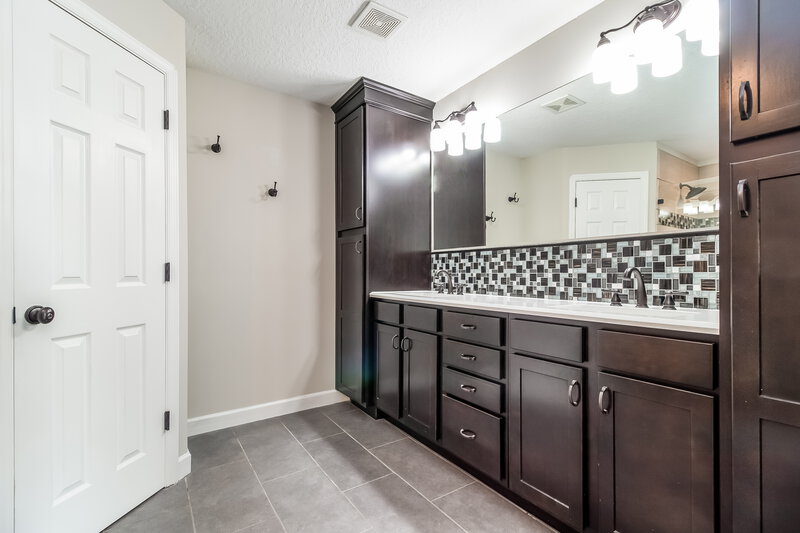 2,980/Mo, 297 Bent Oak Ct Leesburg, FL 34748 Master Bathroom View