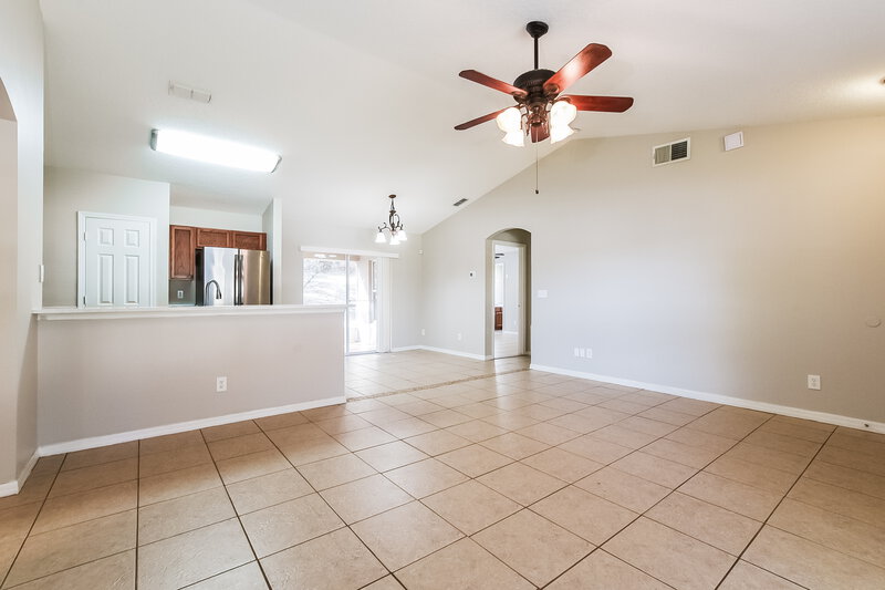 1,975/Mo, 617 Willow Run St Minneola, FL 34715 Living Room View 2