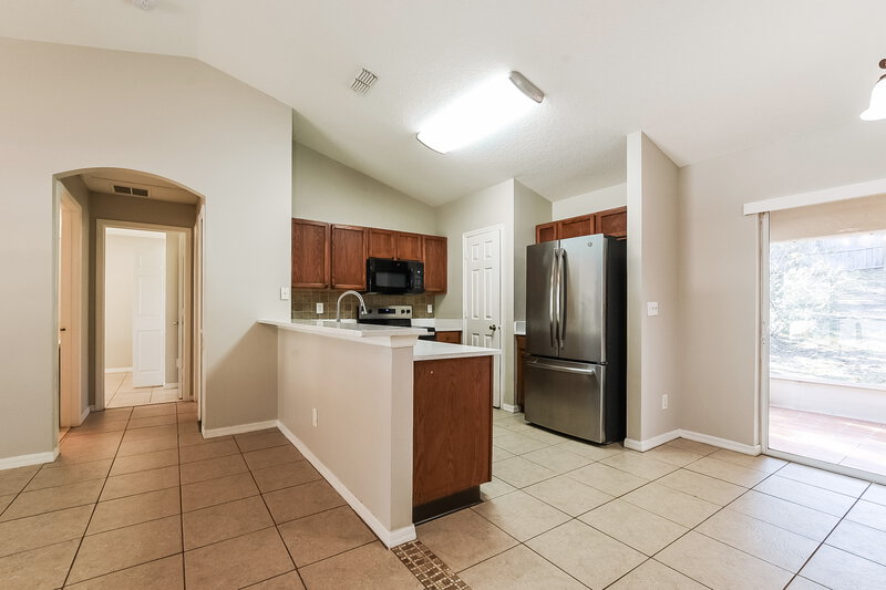 1,975/Mo, 617 Willow Run St Minneola, FL 34715 Kitchen View