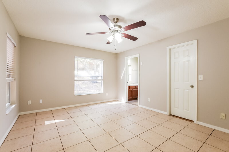 1,975/Mo, 617 Willow Run St Minneola, FL 34715 Main Bedroom View