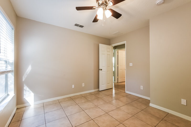 1,975/Mo, 617 Willow Run St Minneola, FL 34715 Bedroom View 2