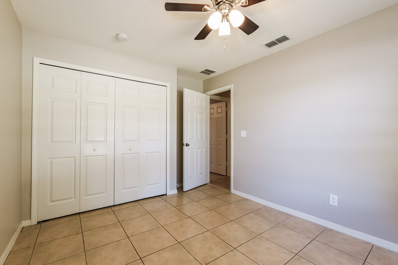 1,975/Mo, 617 Willow Run St Minneola, FL 34715 Bedroom View 4