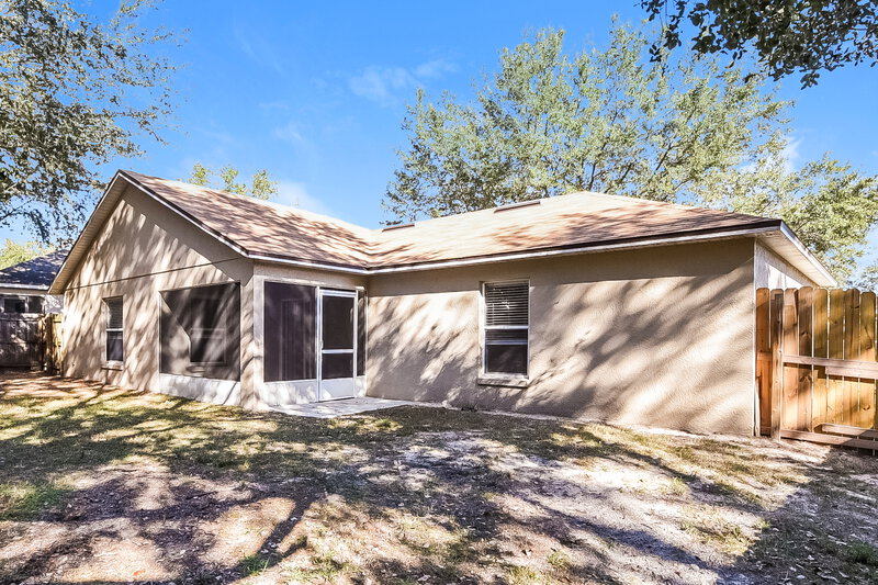 1,975/Mo, 617 Willow Run St Minneola, FL 34715 Rear View