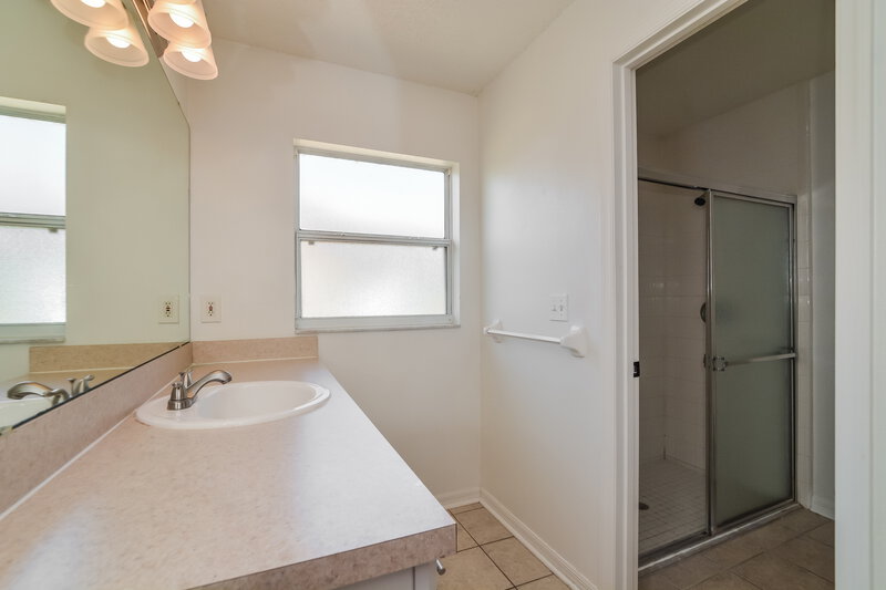 2,055/Mo, 11837 Windflower Court Clermont, FL 34711 Main Bathroom View