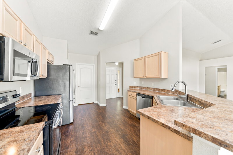 2,460/Mo, 3623 Doe Run Dr Saint Cloud, FL 34772 Kitchen View
