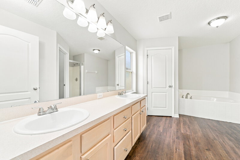 2,460/Mo, 3623 Doe Run Dr Saint Cloud, FL 34772 Primary Bathroom View